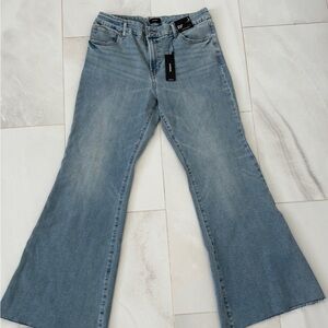 Express ‘70s Flare Flexx Hyper Stretch Jeans - Mid Rise - Short - Large 12/14/16